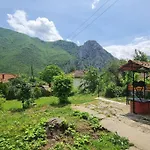 Ilis House Matka Feriehus *