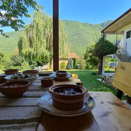 Ilis House Matka Canyon Semesterbostad *